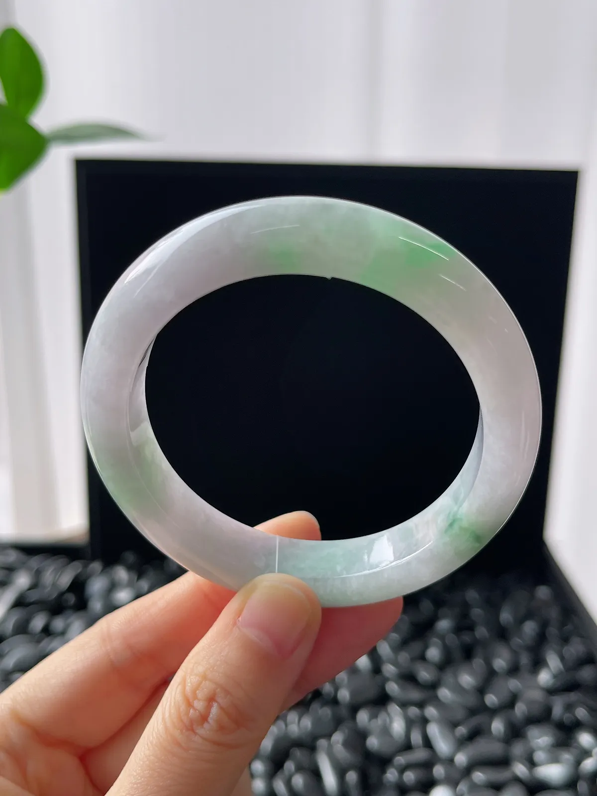 正圈54圈口，翡翠糯化种飘绿春带彩手镯