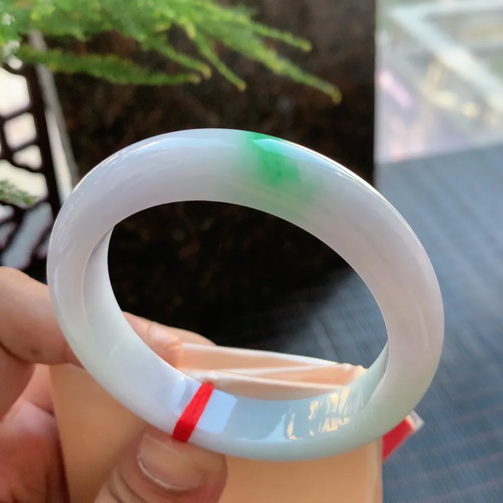 正圈冰糯阳绿 无瑕 尺寸:55.4/12.4/8.7 色好