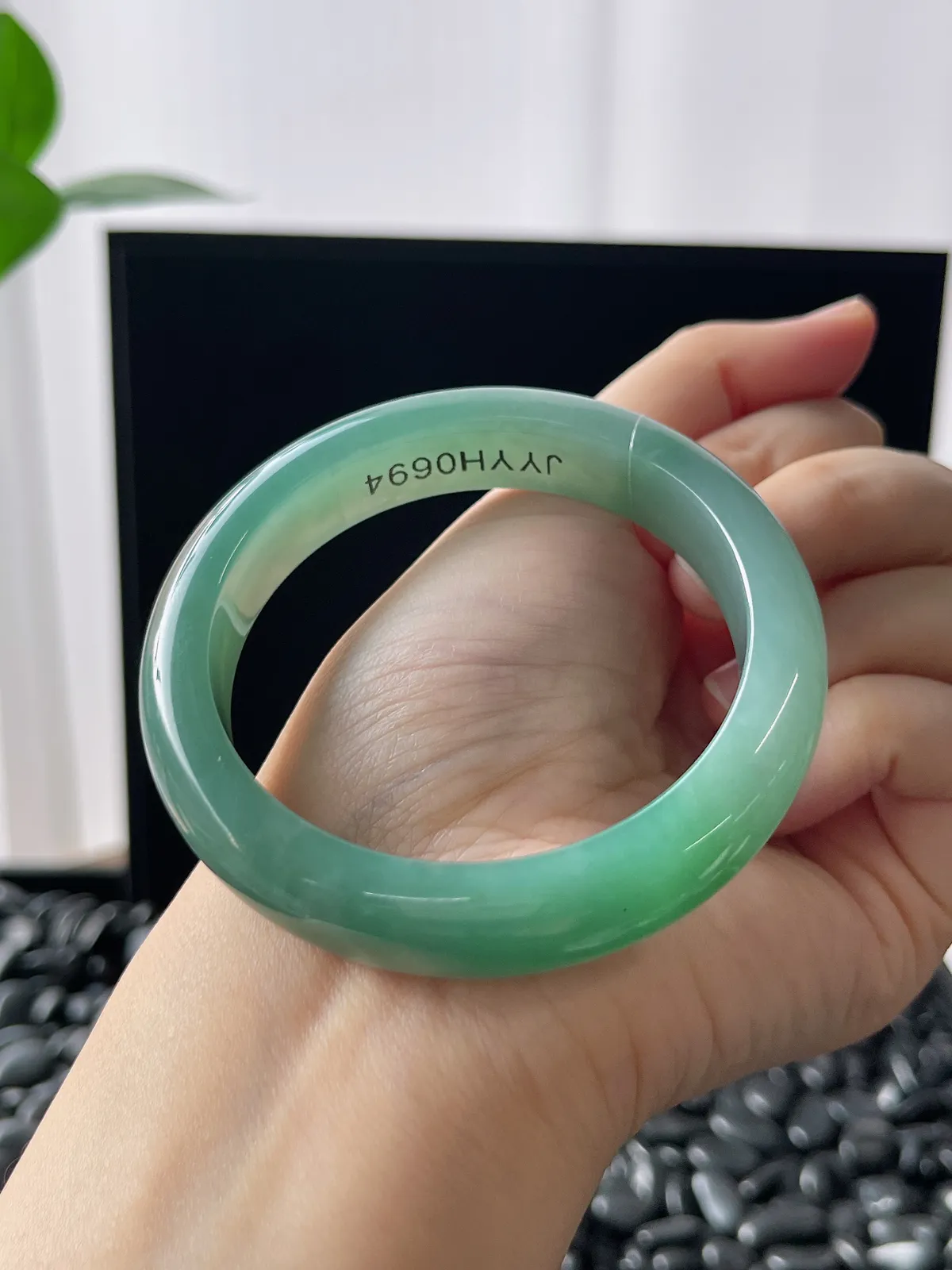 正圈54.7圈口，翡翠冰糯种绿色手镯