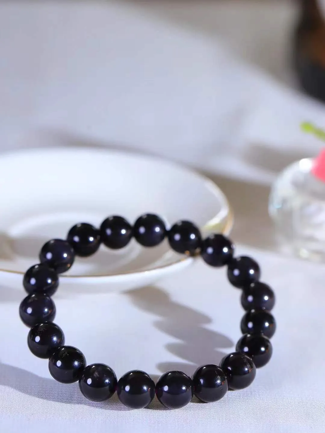 【珠圆玉润.手串】

精品和田玉帝王紫珠圆玉润手串 玉质温润细腻  整串打磨圆润，佩戴舒适。珠珠落玉