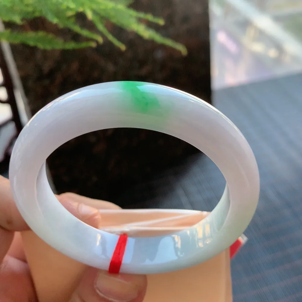 正圈冰糯阳绿 无瑕 尺寸:55.4/12.4/8.7 色好