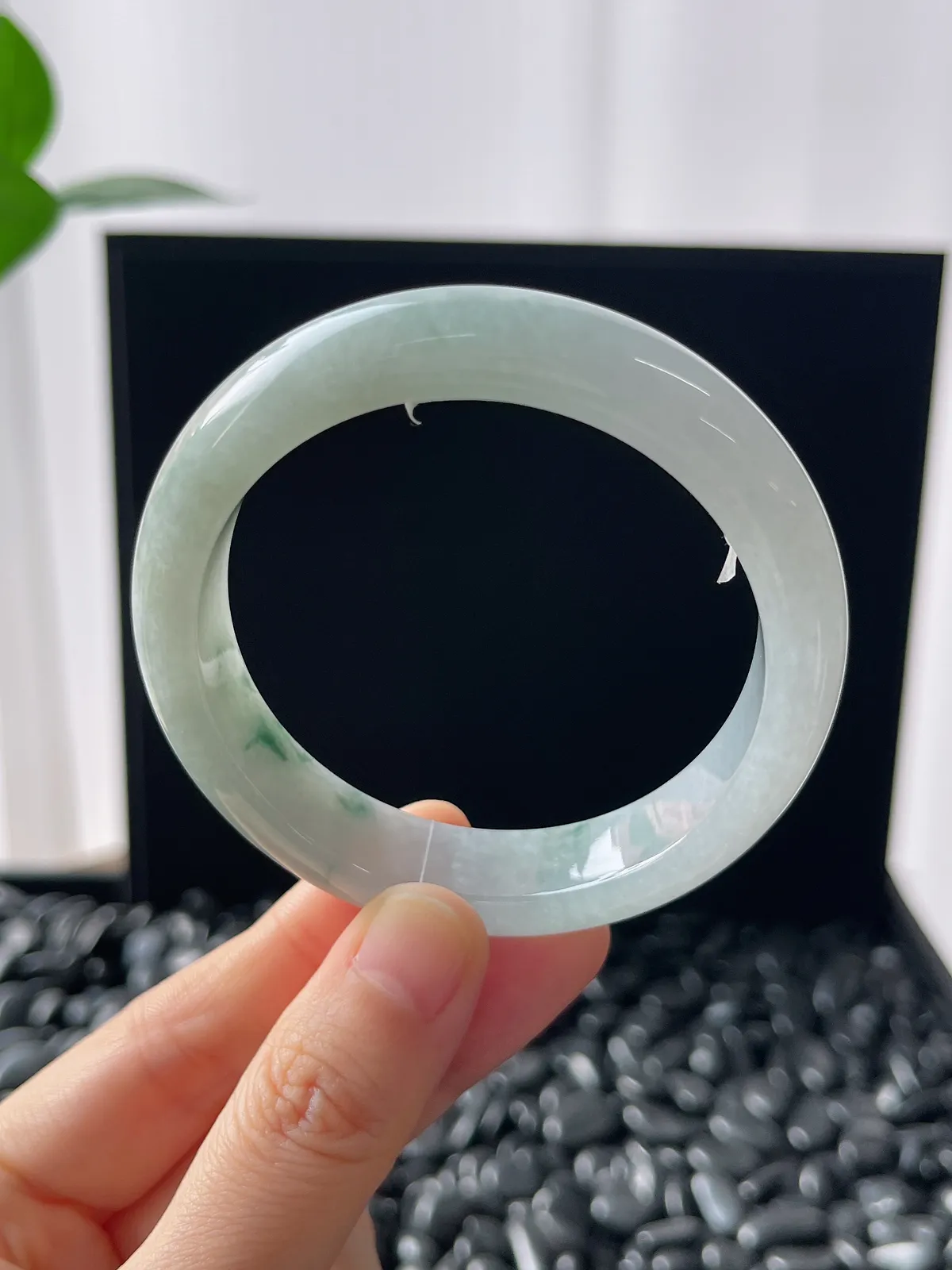 正圈53.8圈口，翡翠糯化种飘绿手镯