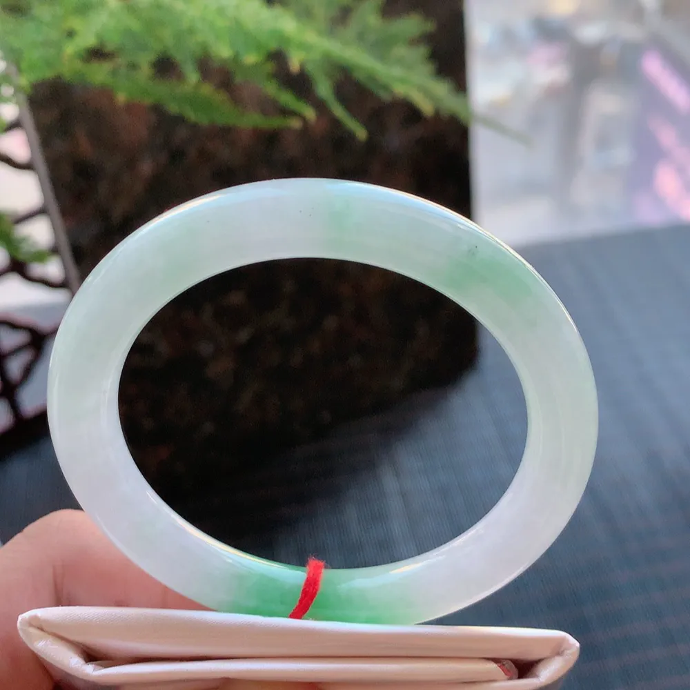 圆条冰糯阳绿 无瑕 尺寸:53.5/8.7 色好🥰🥰