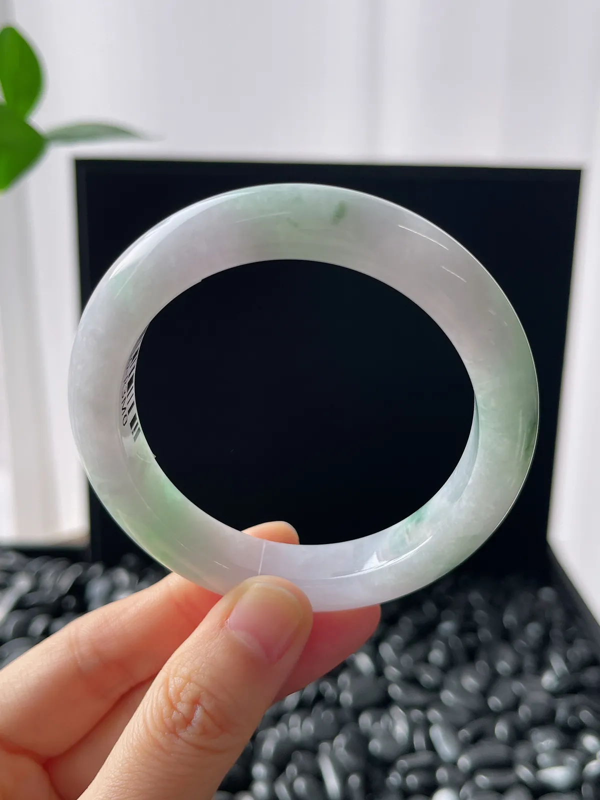 正圈54圈口，翡翠糯化种飘绿春带彩手镯