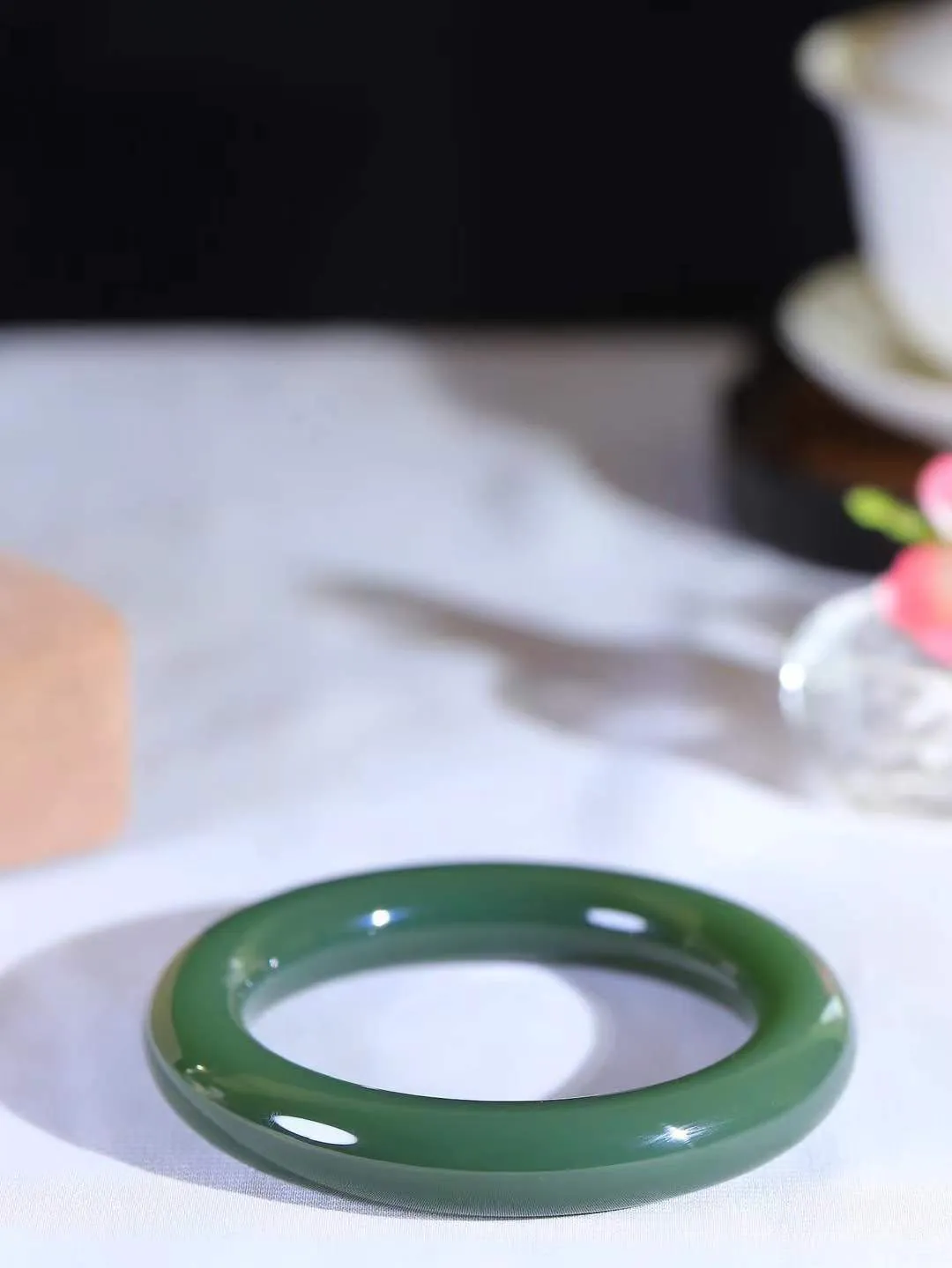 【温润如心.镯】

收藏级️和田玉碧玉圆条手镯，精选上等碧玉料，色泽清透，质地细腻。佩戴它，感受千