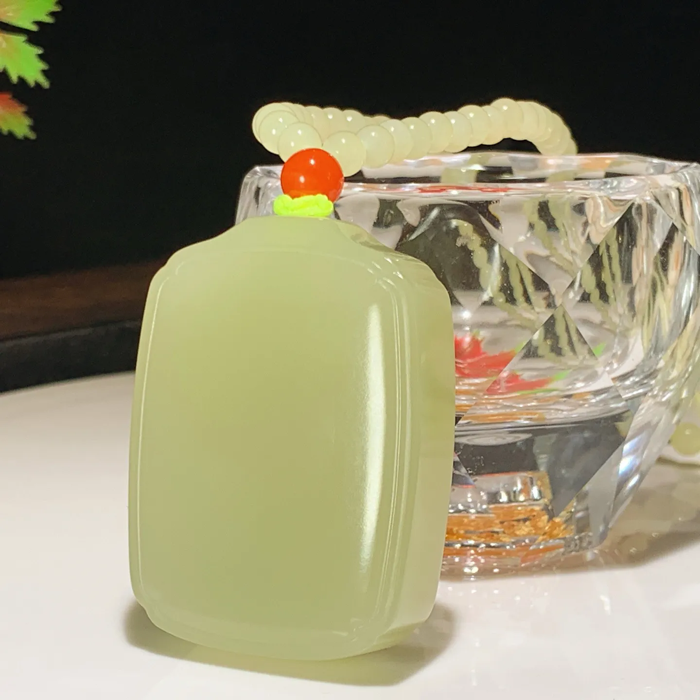 新疆若羌黄口料平安无事牌挂件。尺寸47/35/13重77.5克。玉质细腻油润。手推出油。佩戴高端典雅。lt251128