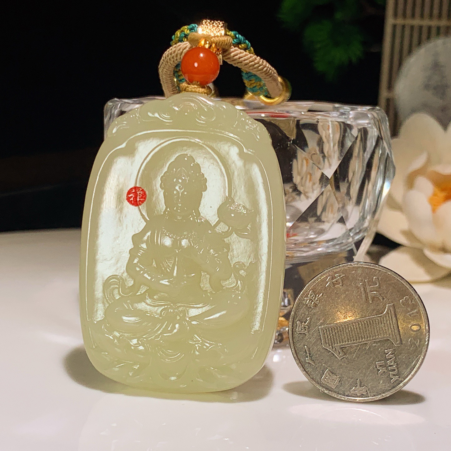 新疆若羌黄口料坐莲观音牌挂件。尺寸53/37/10重46.6克。玉质细腻油润。手推出油。佩戴高端典雅。lt251128