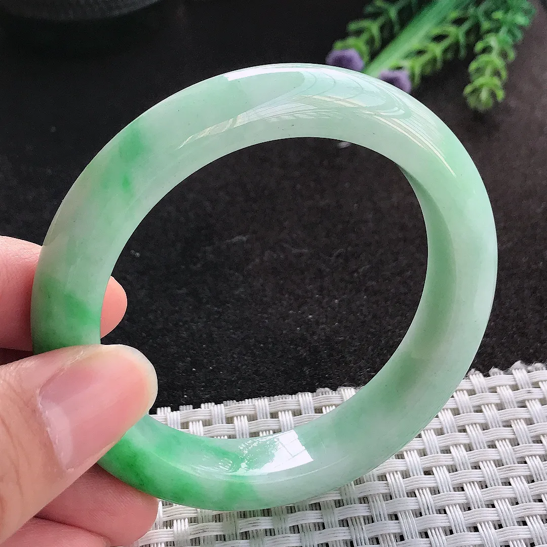 天然A货翡翠56/12.5/9.5老坑精美飘阳绿辣绿手镯宽边玉手镯