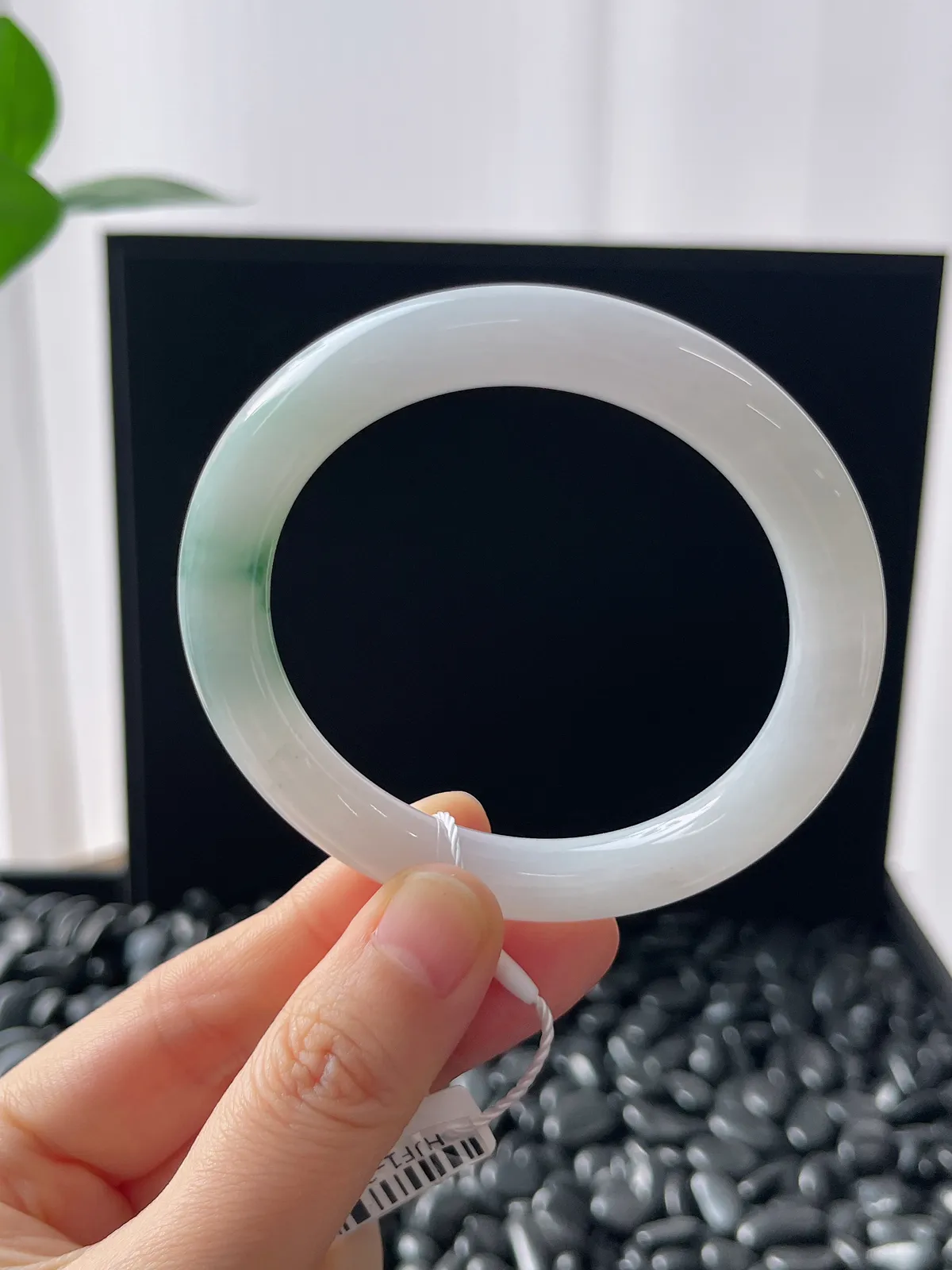 圆镯52.4圈口，翡翠糯化种飘花手镯