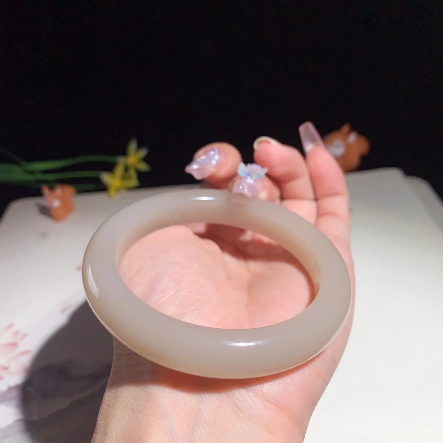 和田玉56.2圈口藕粉色手镯！玉质细腻油润 底色纯净 无裂无杂 脂粉好，品质好