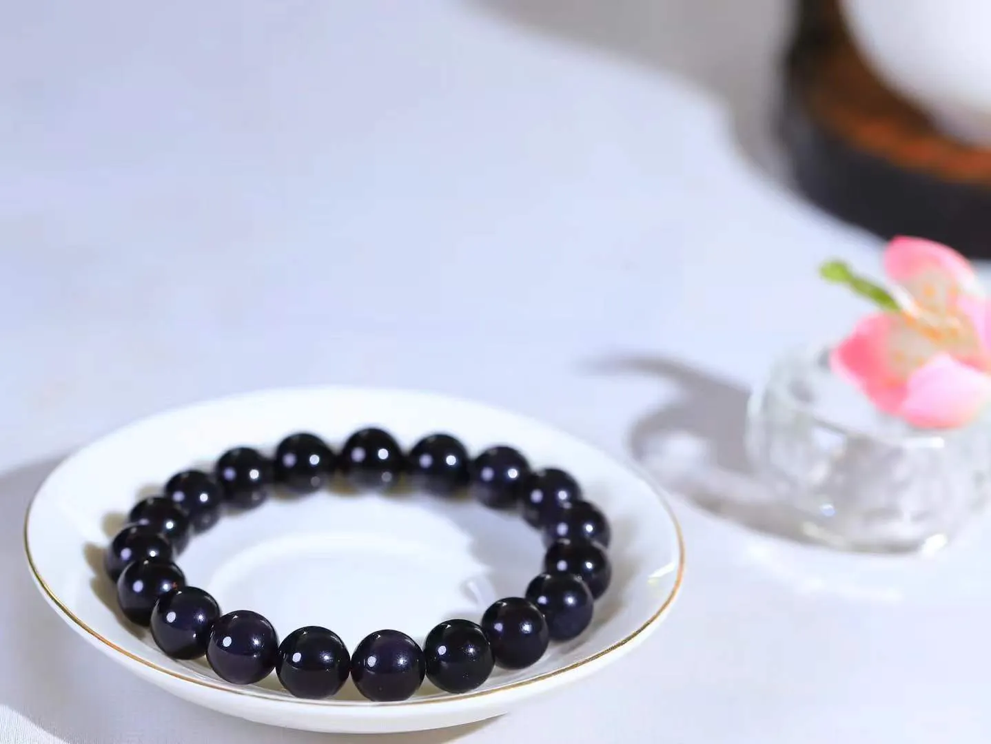 【珠圆玉润.手串】

精品和田玉帝王紫珠圆玉润手串 玉质温润细腻  整串打磨圆润，佩戴舒适。珠珠落玉