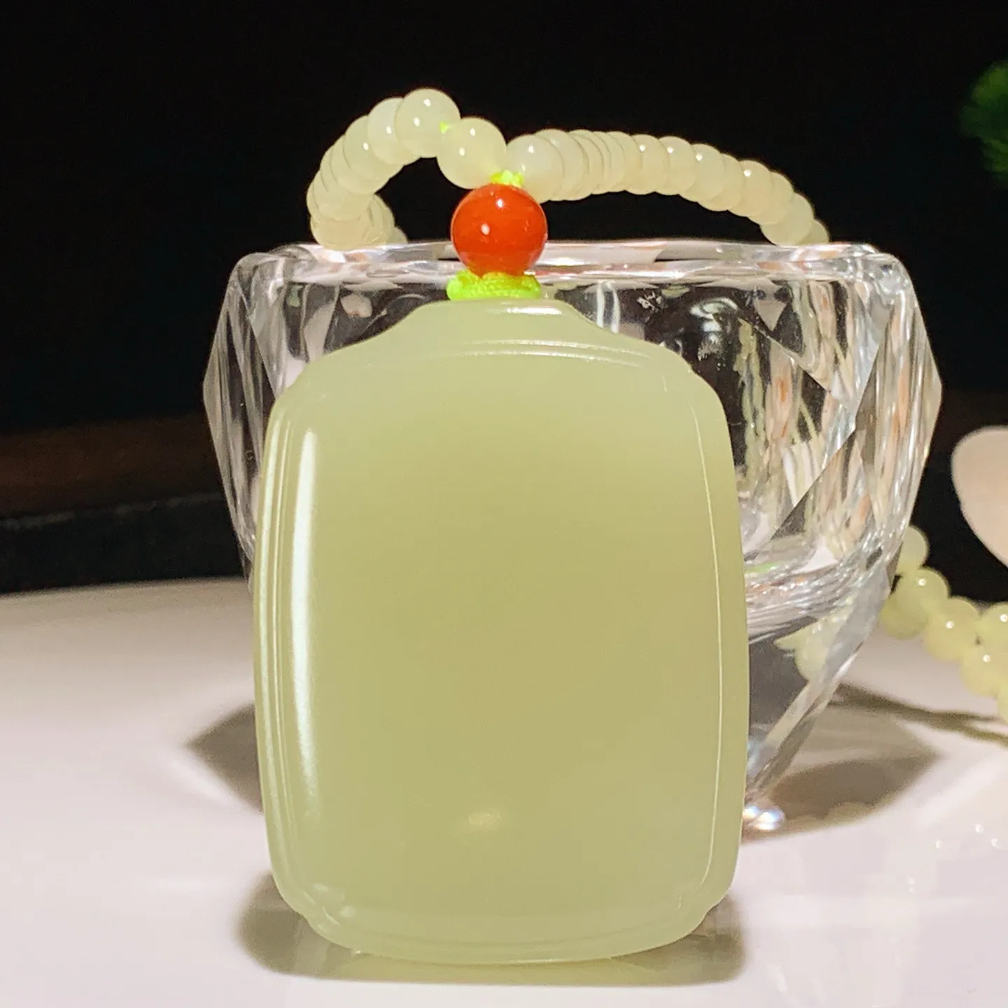 新疆若羌黄口料平安无事牌挂件。尺寸47/35/13重77.5克。玉质细腻油润。手推出油。佩戴高端典雅