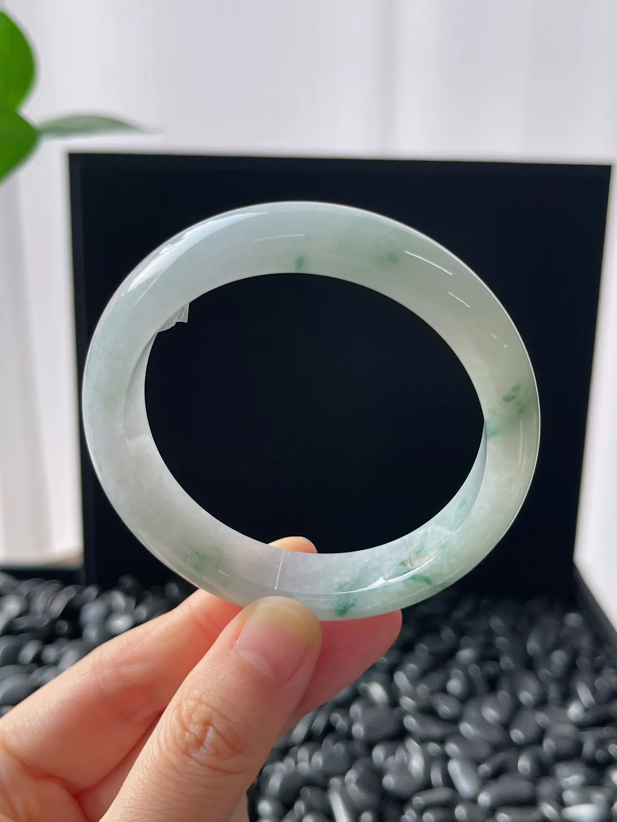 正圈53.8圈口，翡翠糯化种飘绿手镯