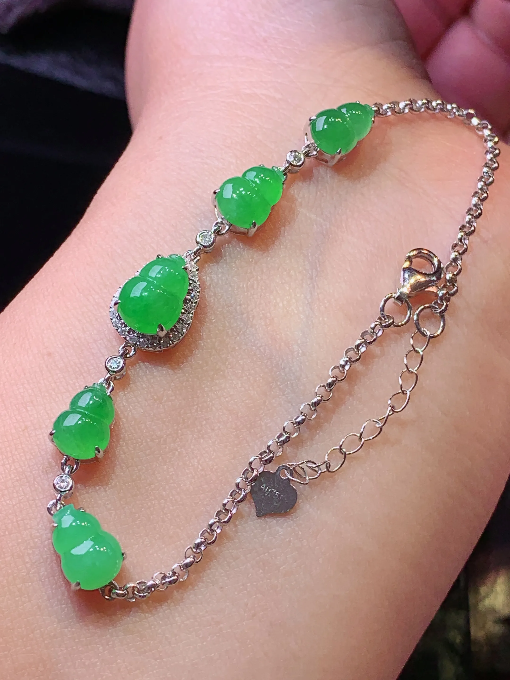 18k金钻镶嵌满绿葫芦手链 玉质细腻 色泽清新艳丽 整体尺寸65.8*8.5*6.5