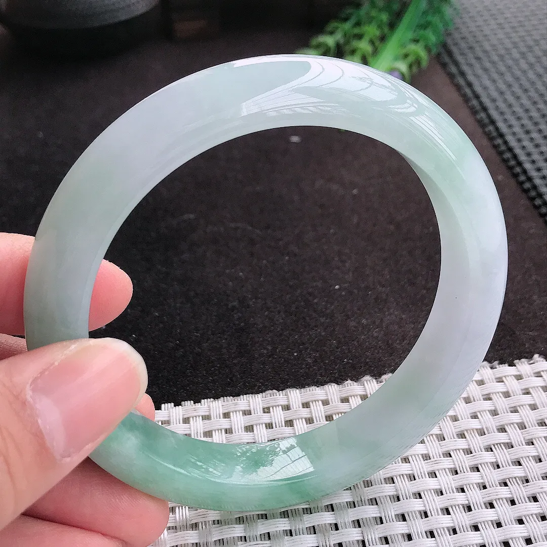 天然A货翡翠63/12.6/9.5老坑冰胶果冻大圈口飘花手镯宽边玉手镯