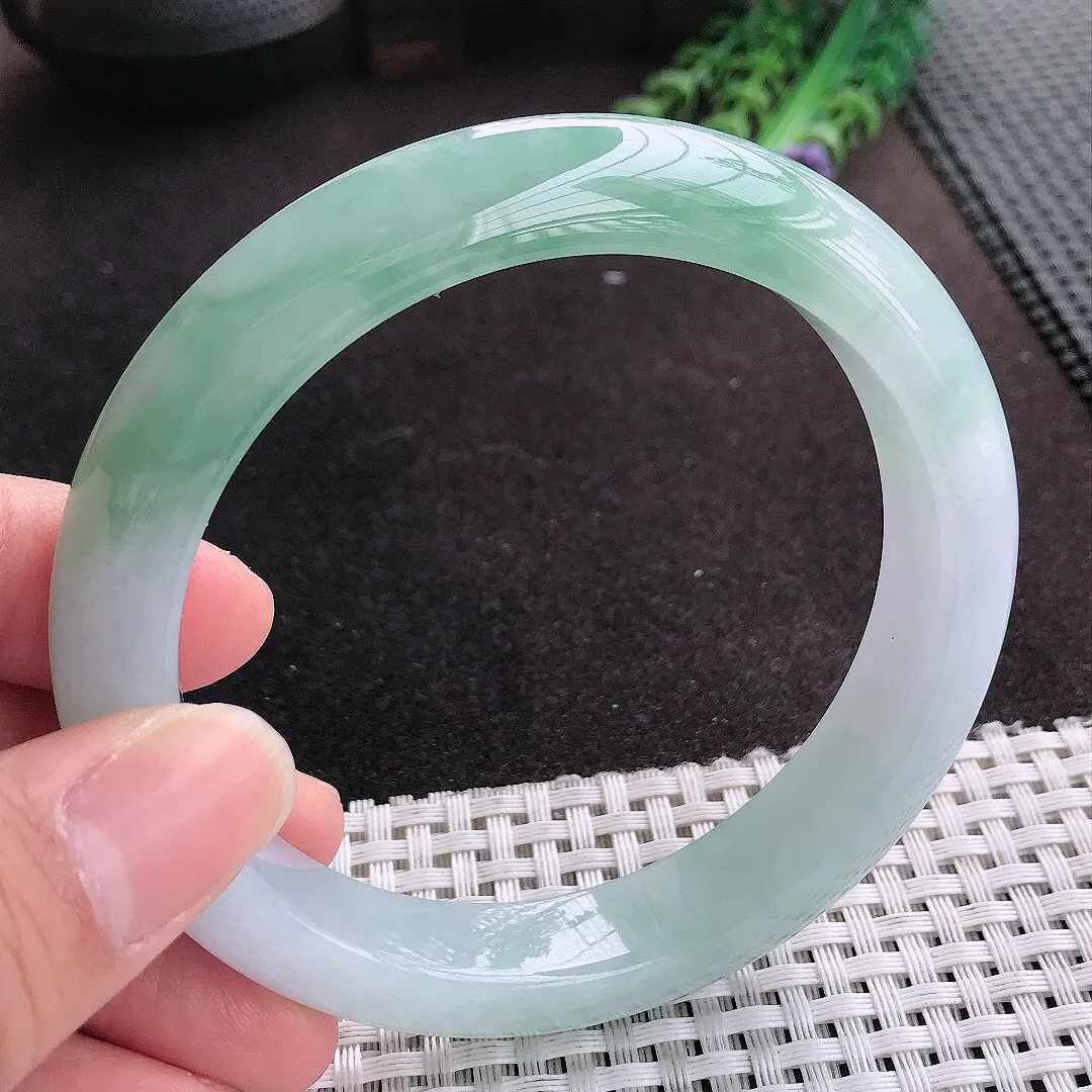 天然A货翡翠63/12.6/9.5老坑冰胶果冻大圈口飘花手镯宽边玉手镯