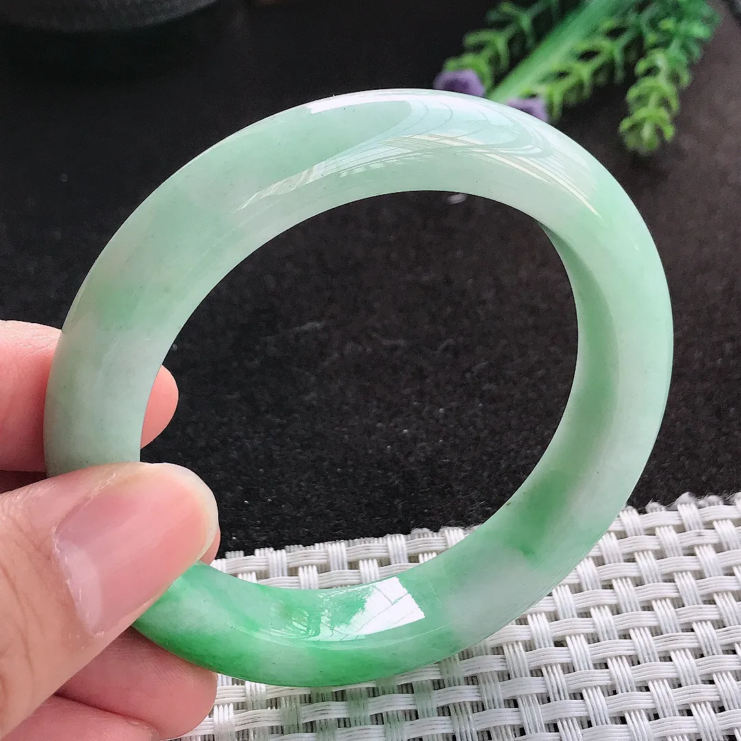 天然A货翡翠56/12.5/9.5老坑精美飘阳绿辣绿手镯宽边玉手镯