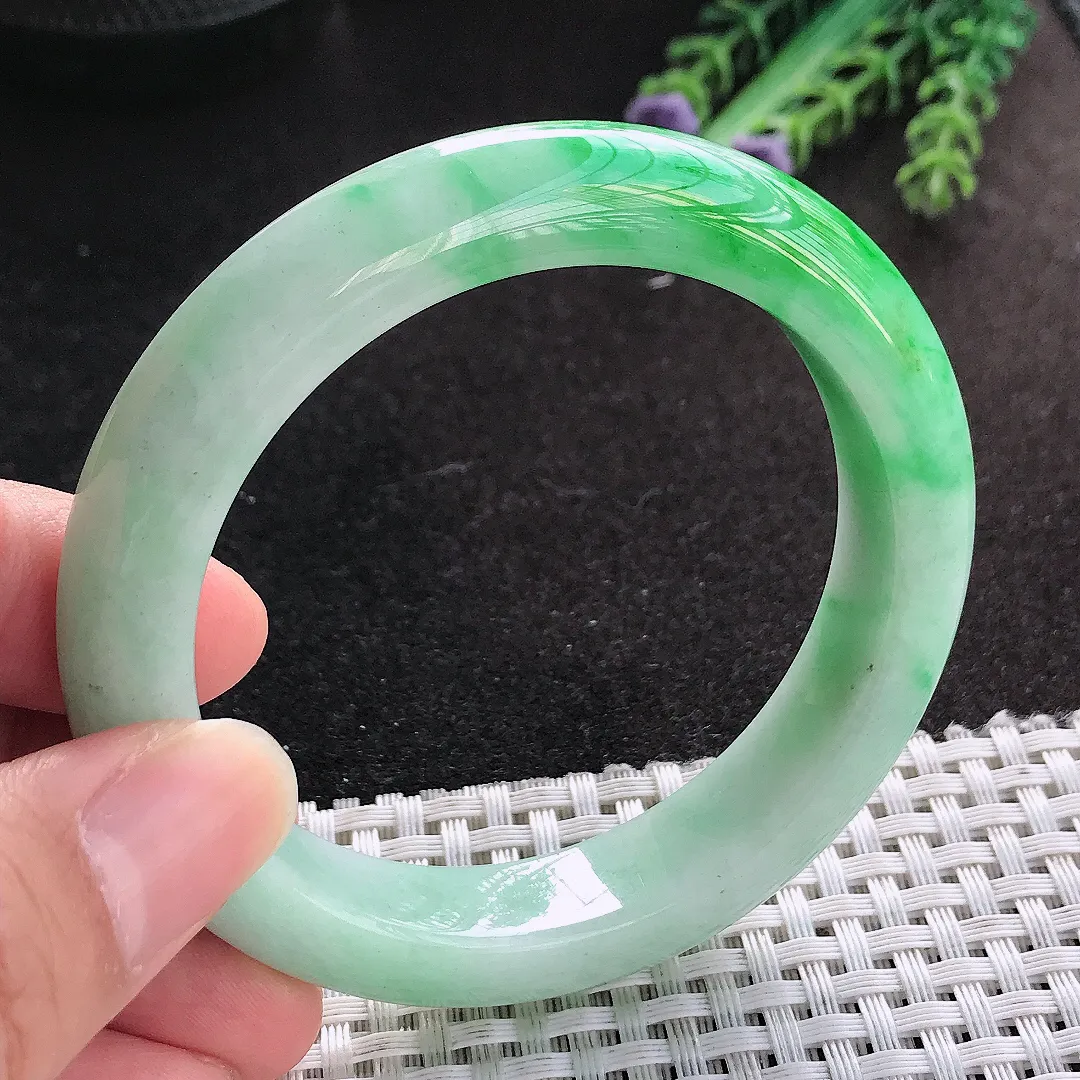 天然A货翡翠56/12.5/9.5老坑精美飘阳绿辣绿手镯宽边玉手镯