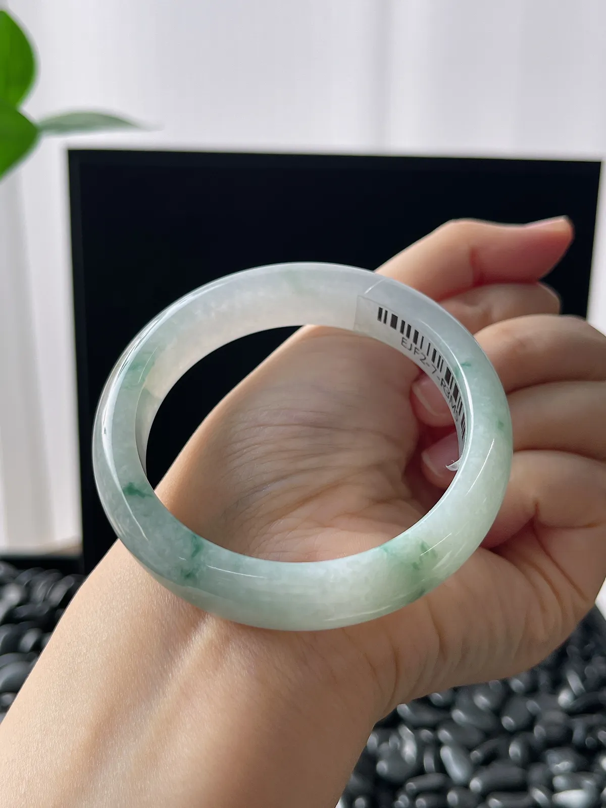 正圈53.8圈口，翡翠糯化种飘绿手镯