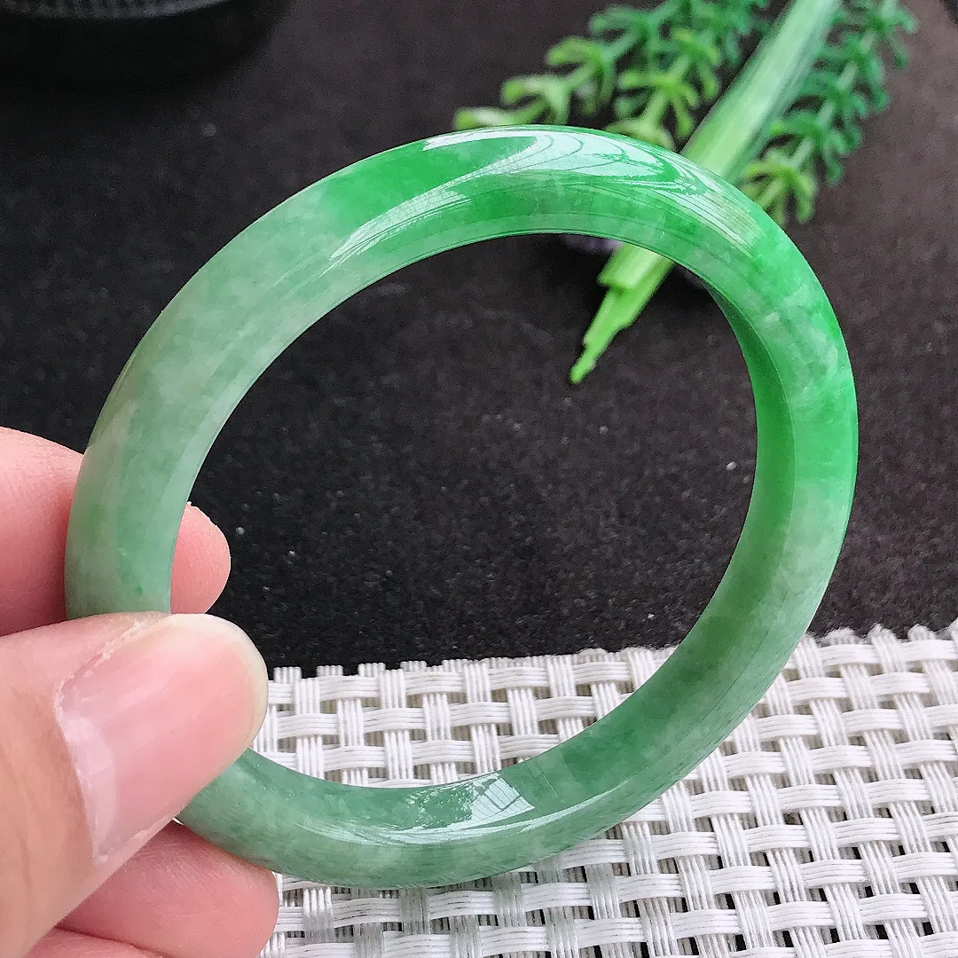 天然A货翡翠53/8.3/7.3老坑精美辣绿满绿手镯宽边玉手镯