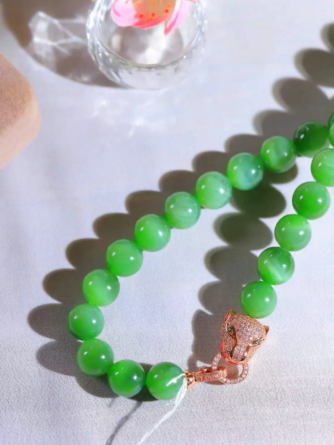 【珠圆玉润.项链】

收藏级️和田玉碧玉猫眼珠圆玉润项链 玉质温润细腻  整串打磨圆润，佩戴舒适。珠珠落玉盘，间关莺语花底滑，一生美好时光，无论身在何处，都有它相伴相守。事事顺遂，幸福美满，吉祥如意。重110.4克 尺寸取一12mm  361103033T