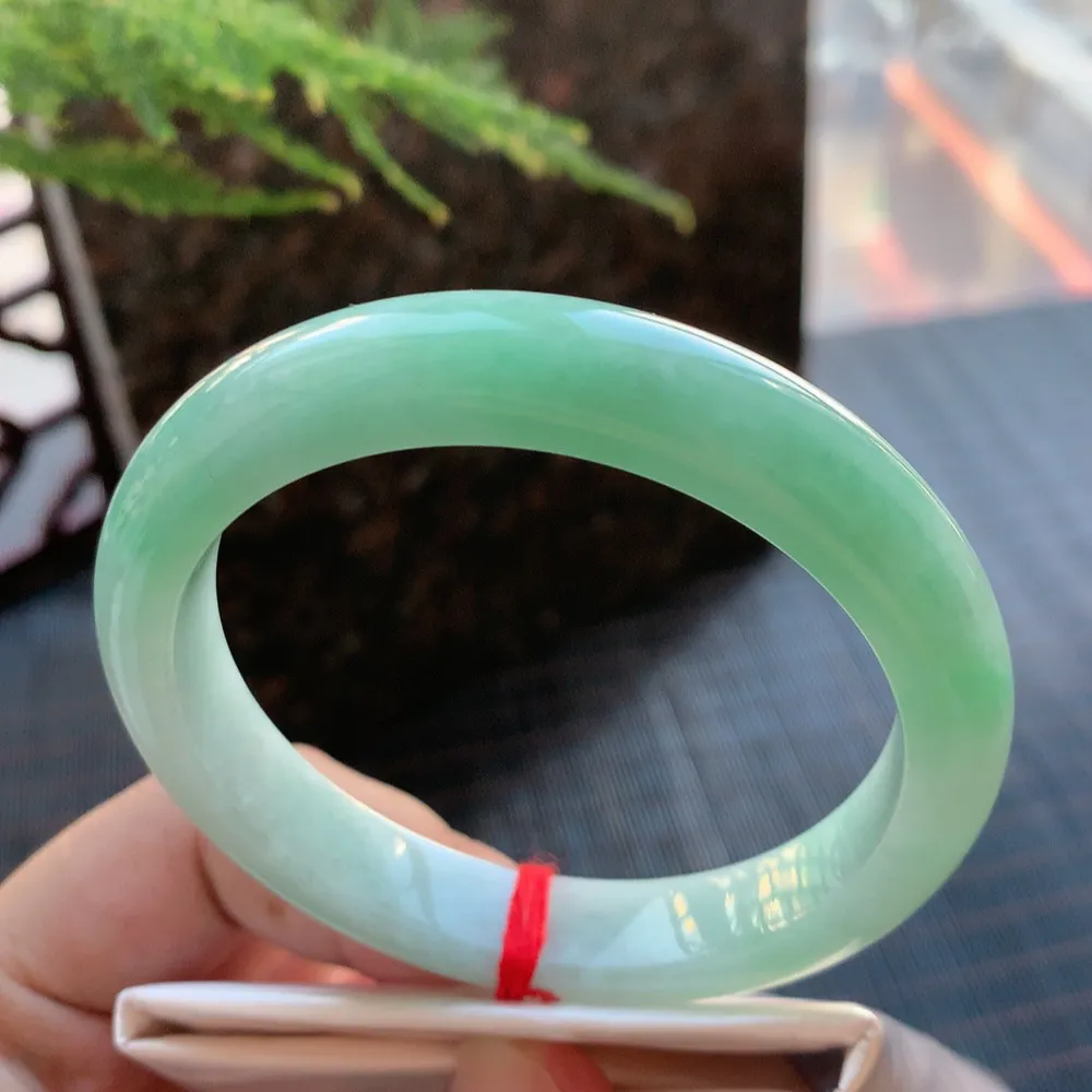 正圈冰糯翠绿 无瑕 尺寸:58.9/11.9/8.4 色好