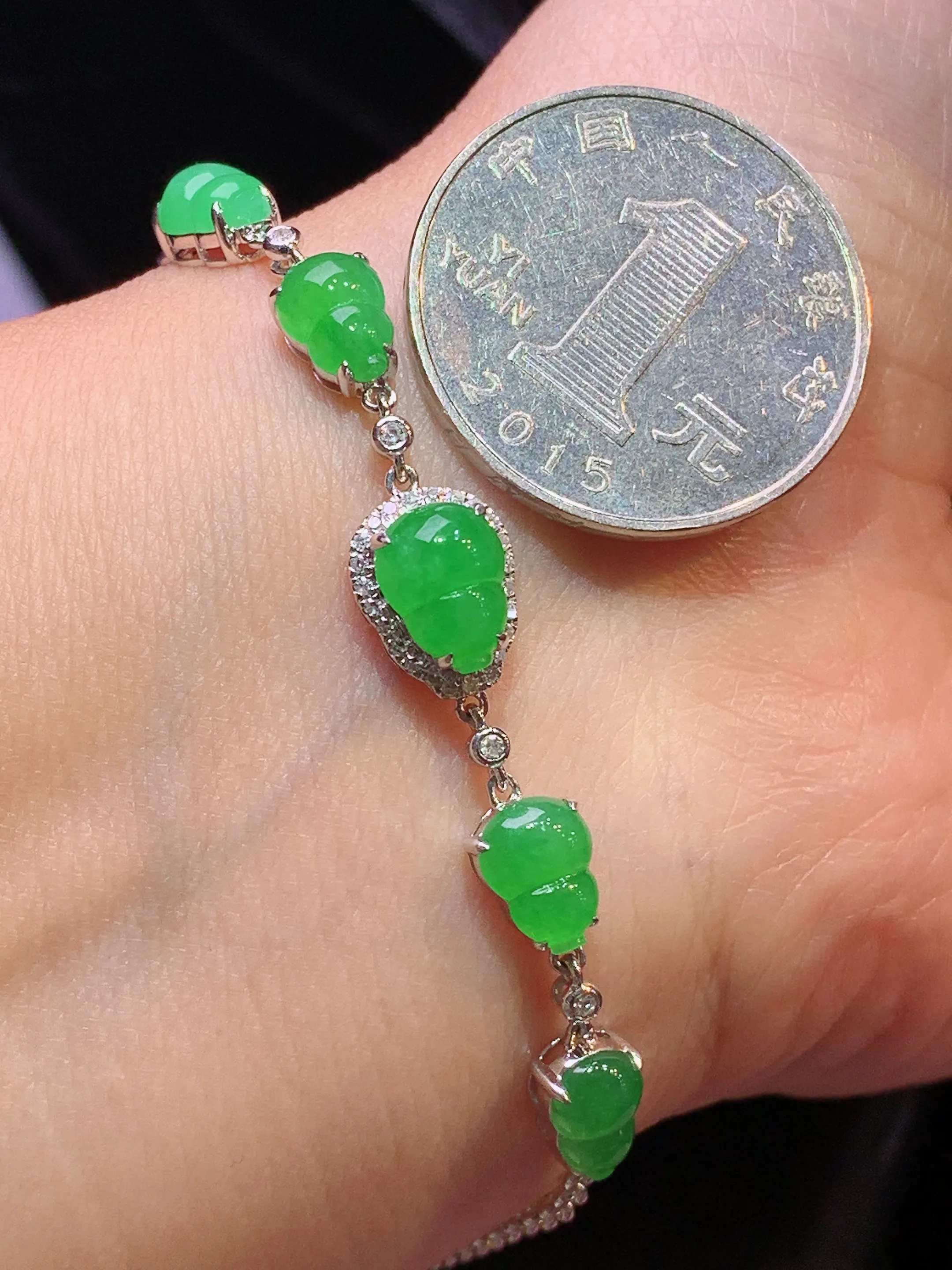 18k金钻镶嵌满绿葫芦手链 玉质细腻 色泽清新艳丽 整体尺寸65.8*8.5*6.5