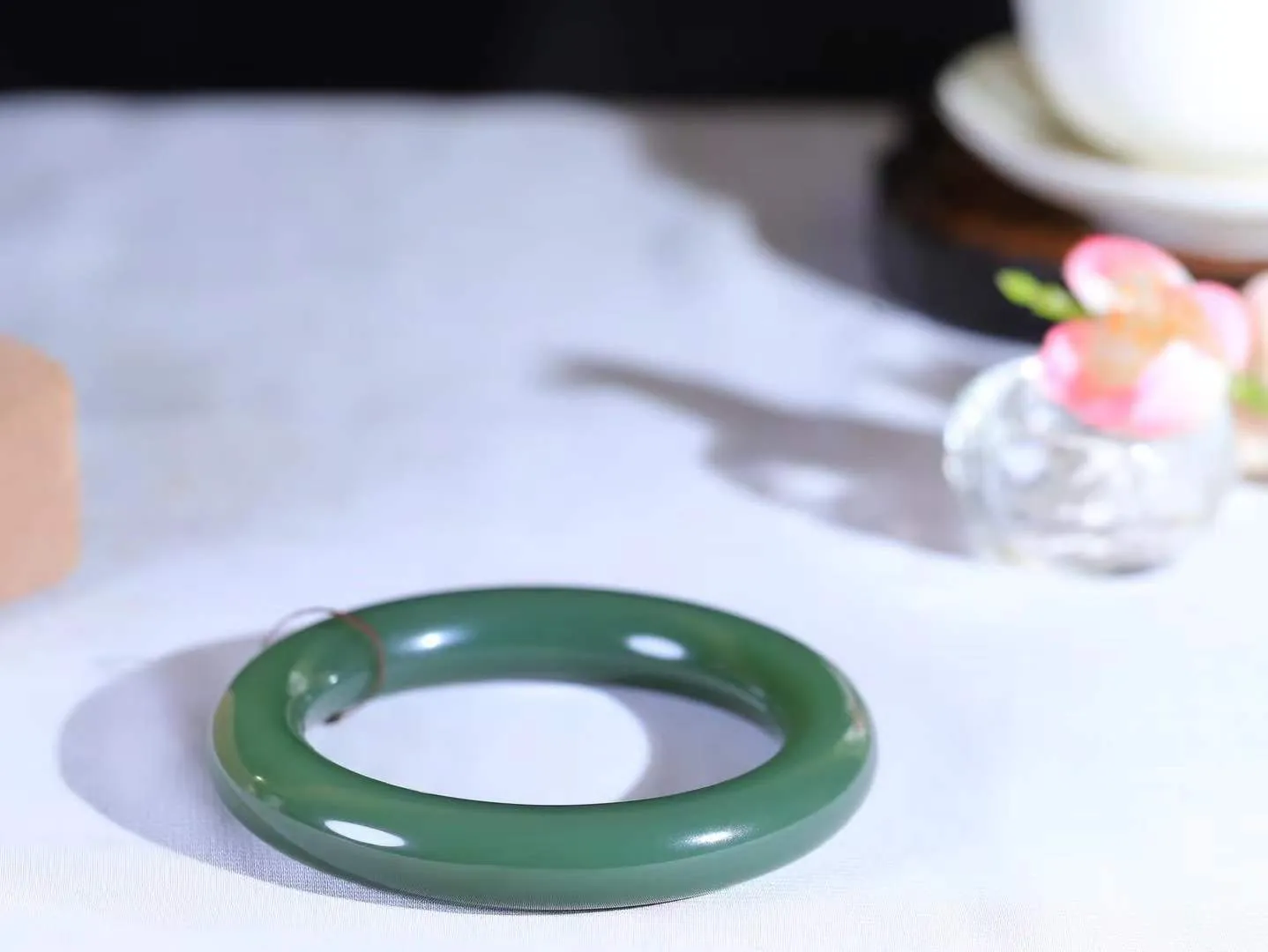 【碧色荡漾·手镯】

收藏级️和田玉碧玉圆条手镯，玉质细腻温润，手感舒适，️线条流畅，简约大