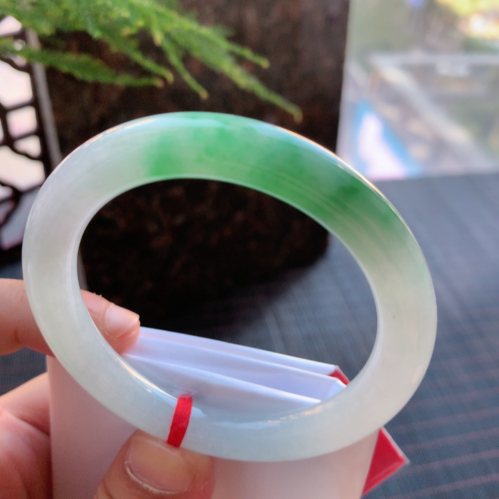 圆条冰翠绿 无瑕 尺寸:54.8/9.3 色好