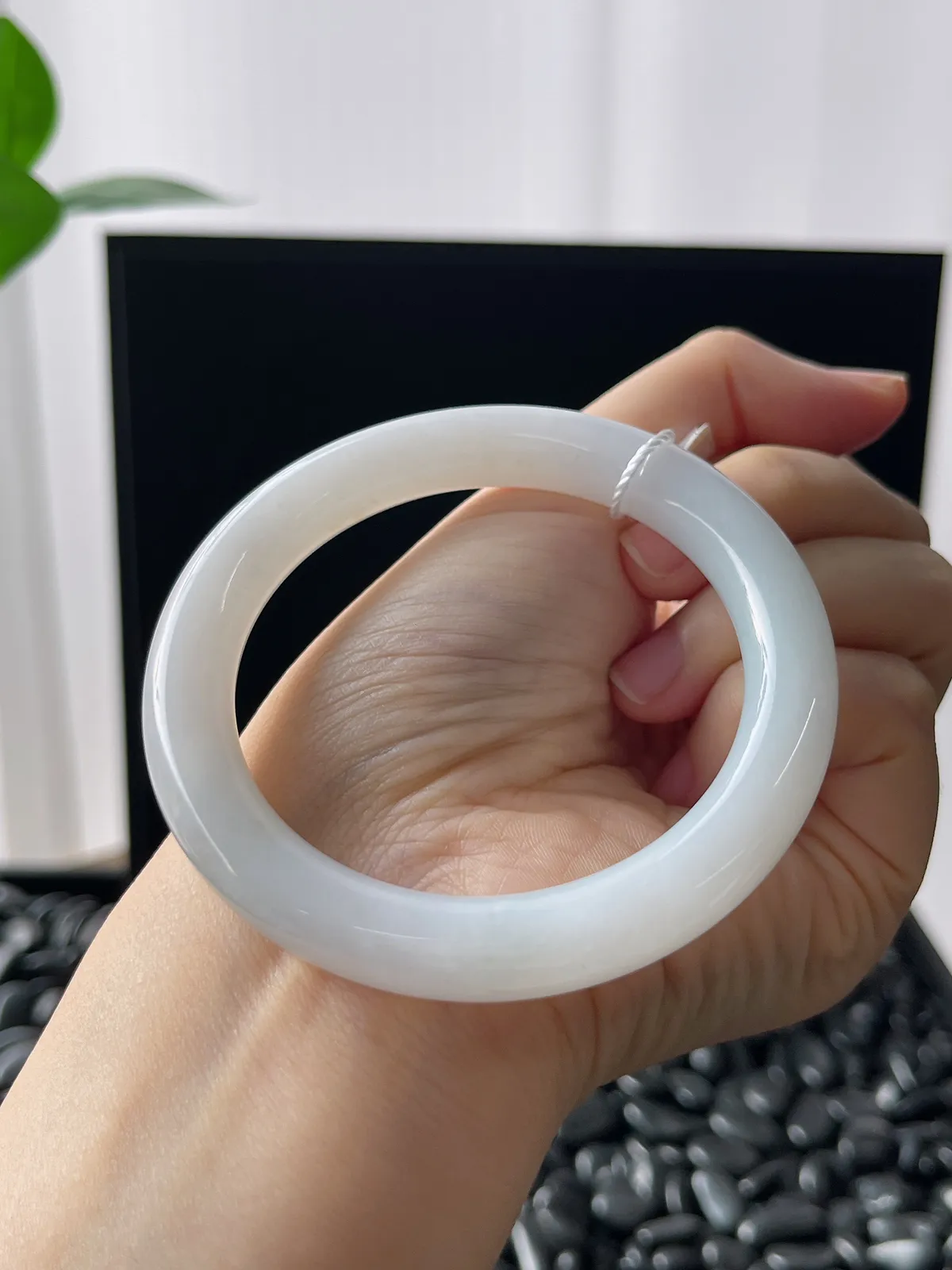 圆镯54.7圈口，翡翠手镯