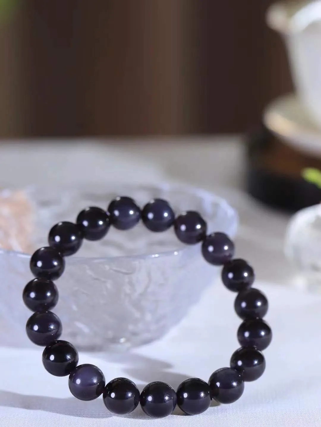 【珠圆玉润.手串】

精品和田玉紫罗兰珠圆玉润手串 玉质温润细腻  整串打磨圆润，佩戴舒适。珠珠落玉盘，间关莺语花底滑，一生美好时光，无论身在何处，都有它相伴相守。事事顺遂，幸福美满，吉祥如意。重29克 尺寸取一10mm FDT-161103013