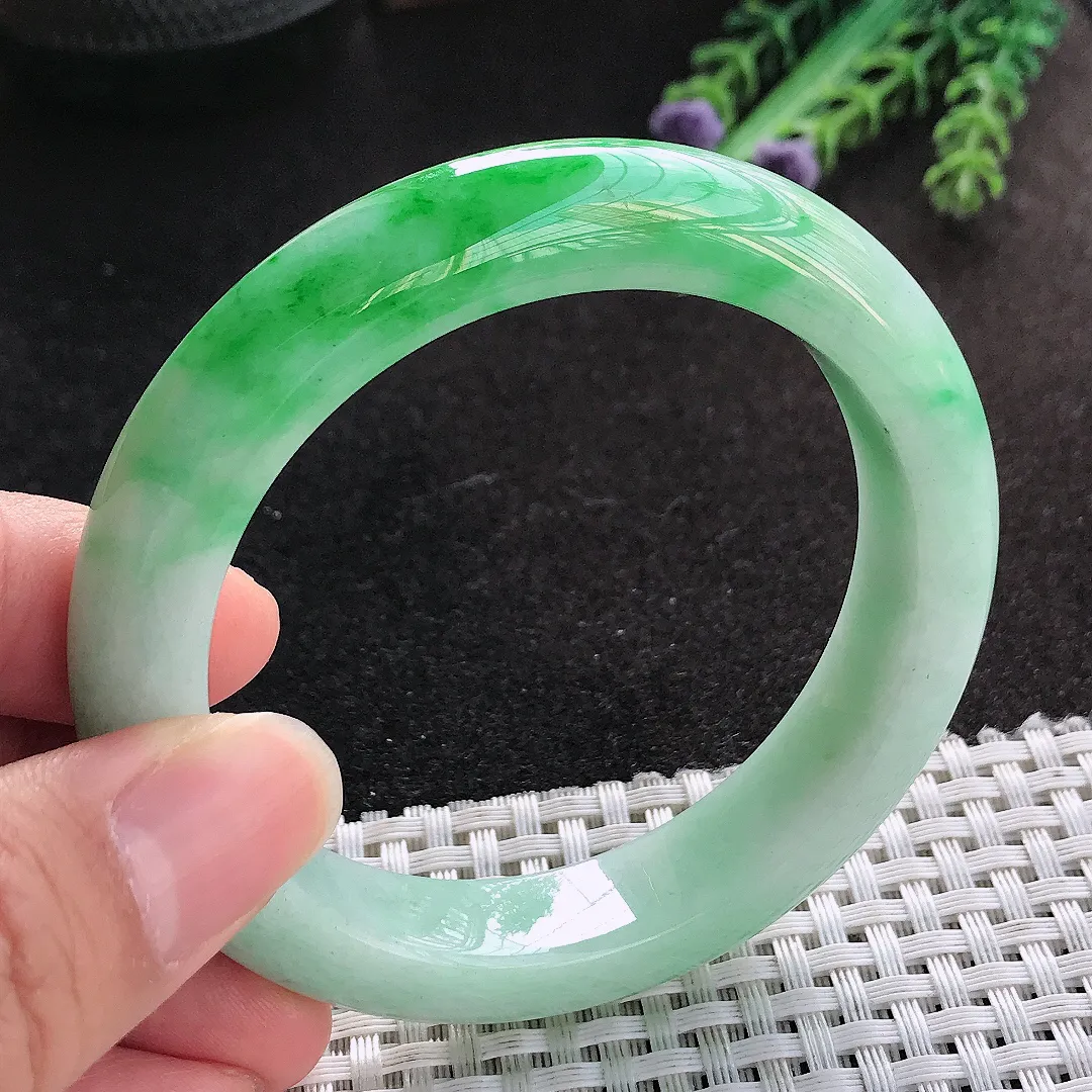 天然A货翡翠56/12.5/9.5老坑精美飘阳绿辣绿手镯宽边玉手镯