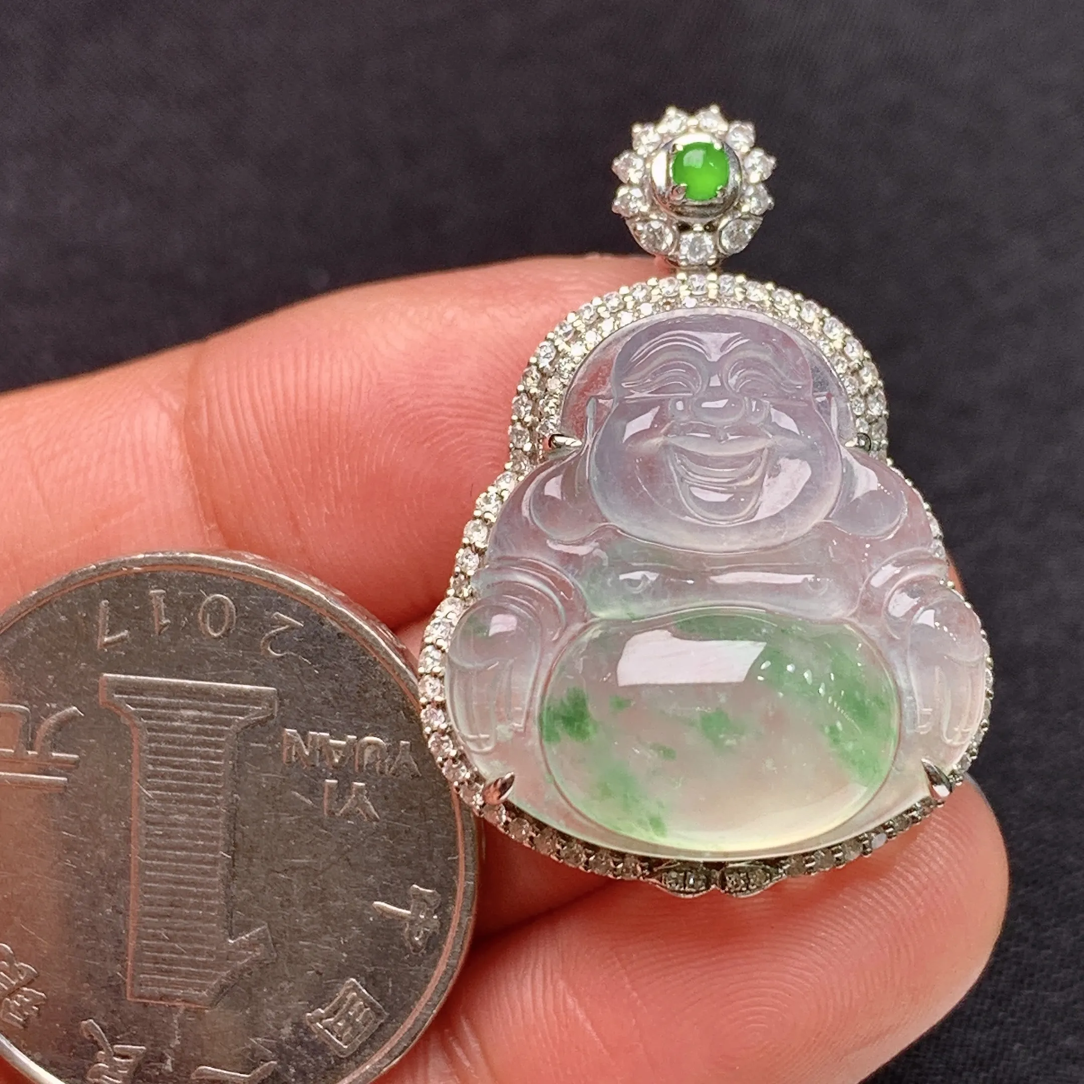 冰飘绿笑佛吊坠，18k金镶嵌，冰润色阳，品相好，种水足，整体尺寸31.1*22.4*11.6