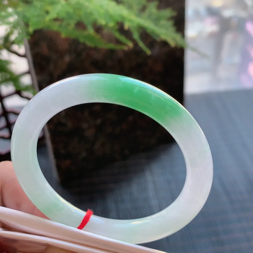 圆条冰糯阳绿 无瑕 尺寸:53.5/8.7 色好🥰🥰