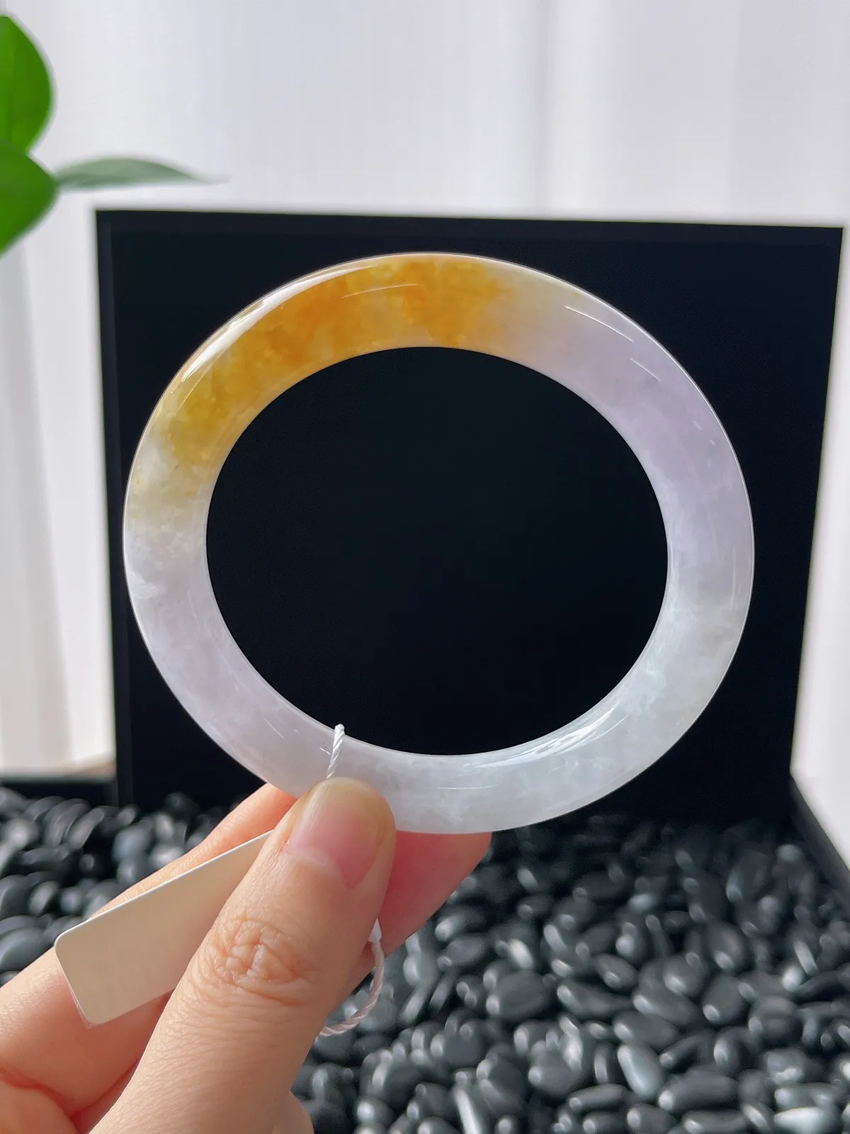 圆镯55.5圈口，翡翠糯化种黄色手镯