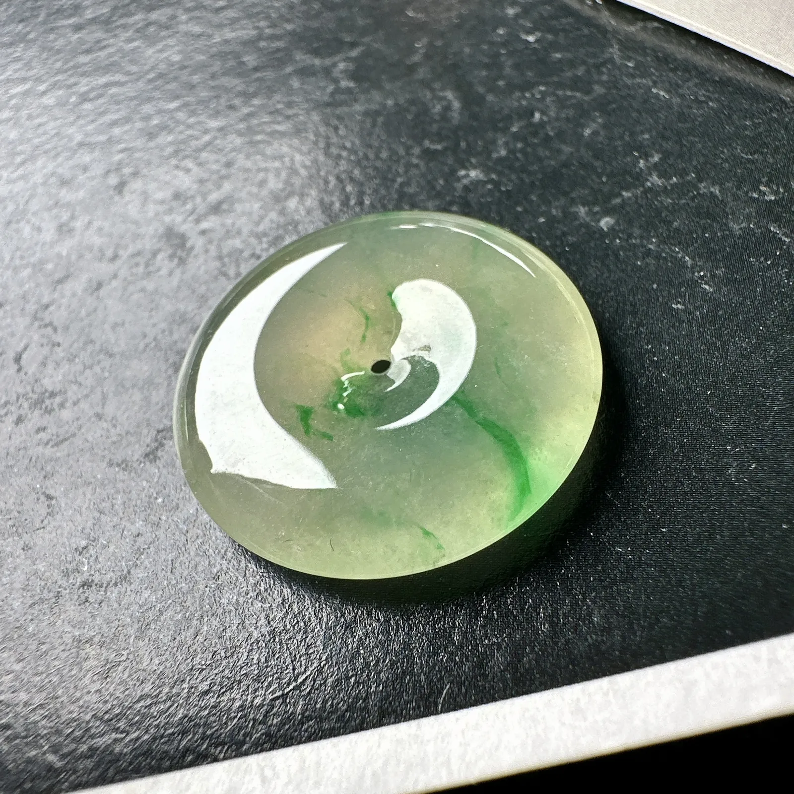 【冰种黄加绿平安扣一对】质地细腻，难得的冰润度，难得的好颜色，韵味十足，古色古香