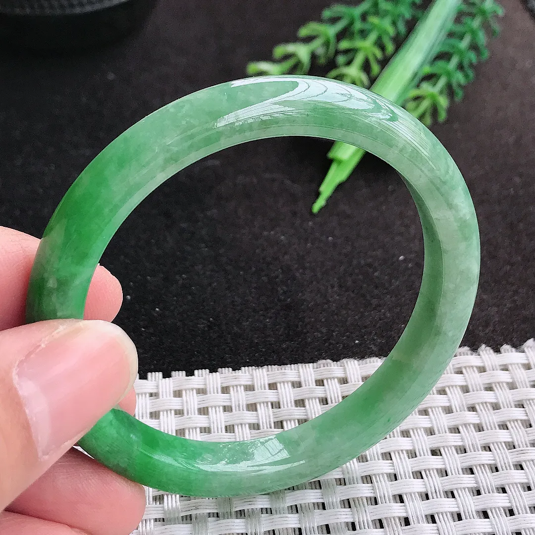 天然A货翡翠53/8.3/7.3老坑精美辣绿满绿手镯宽边玉手镯