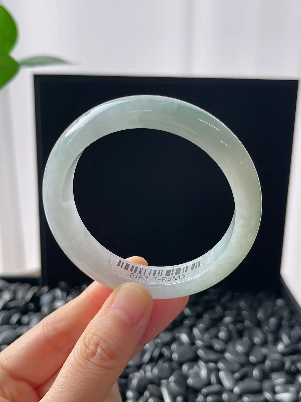 正圈53.8圈口，翡翠糯化种飘绿手镯