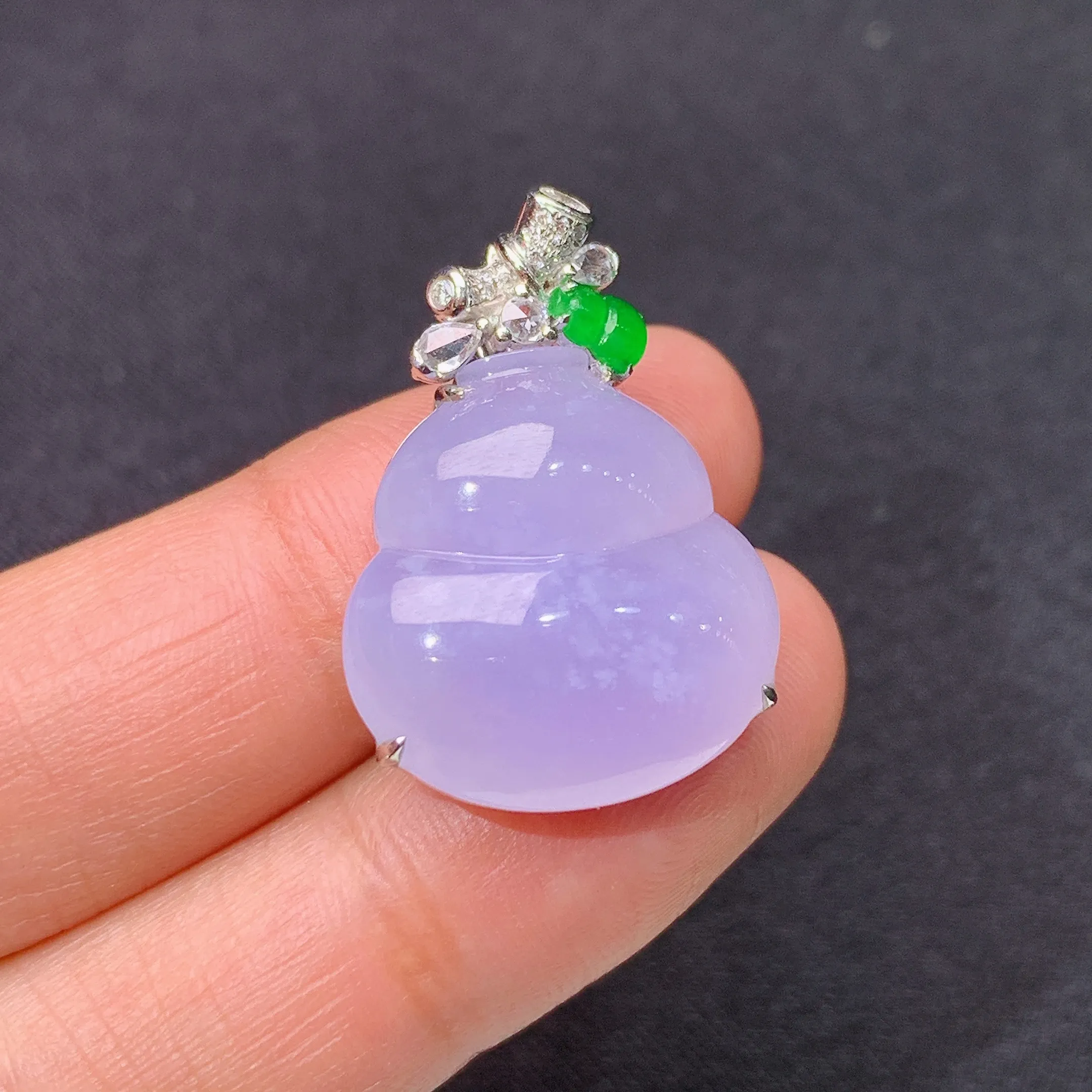 冰紫罗兰葫芦吊坠，18k金镶嵌，温润细腻，颜色鲜艳，整体尺寸25.8*18.3*7