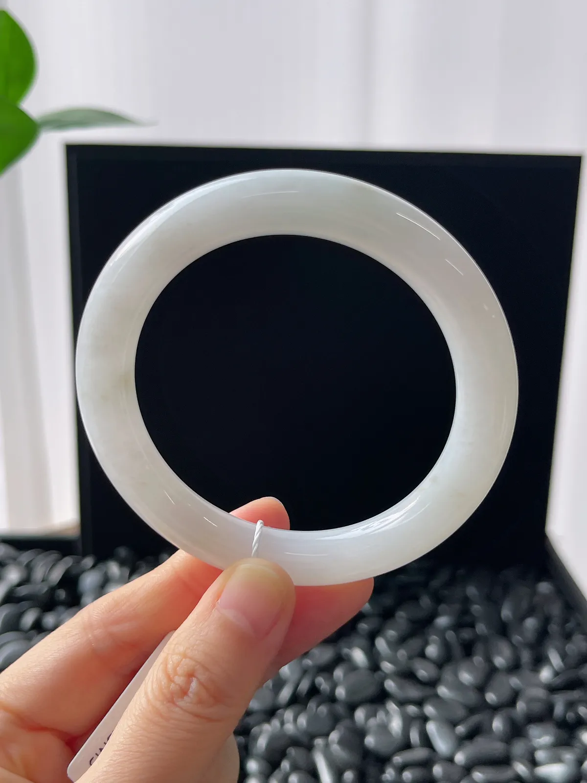 圆镯54.7圈口，翡翠手镯