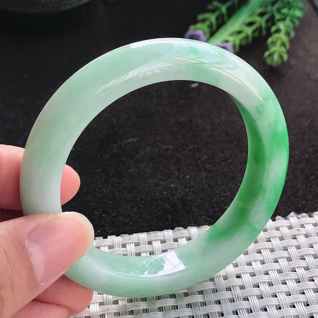 天然A货翡翠56/12.5/9.5老坑精美飘阳绿辣绿手镯宽边玉手镯