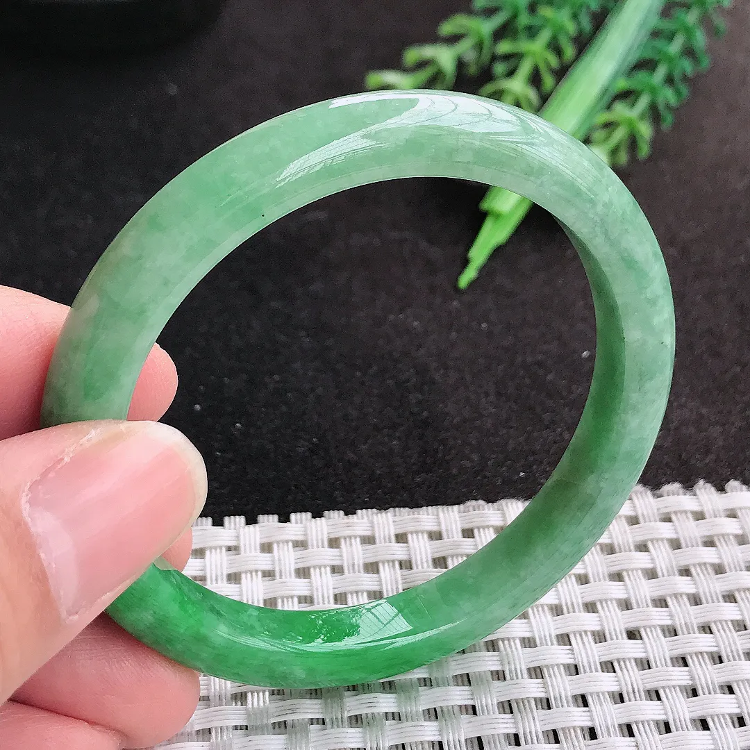 天然A货翡翠53/8.3/7.3老坑精美辣绿满绿手镯宽边玉手镯