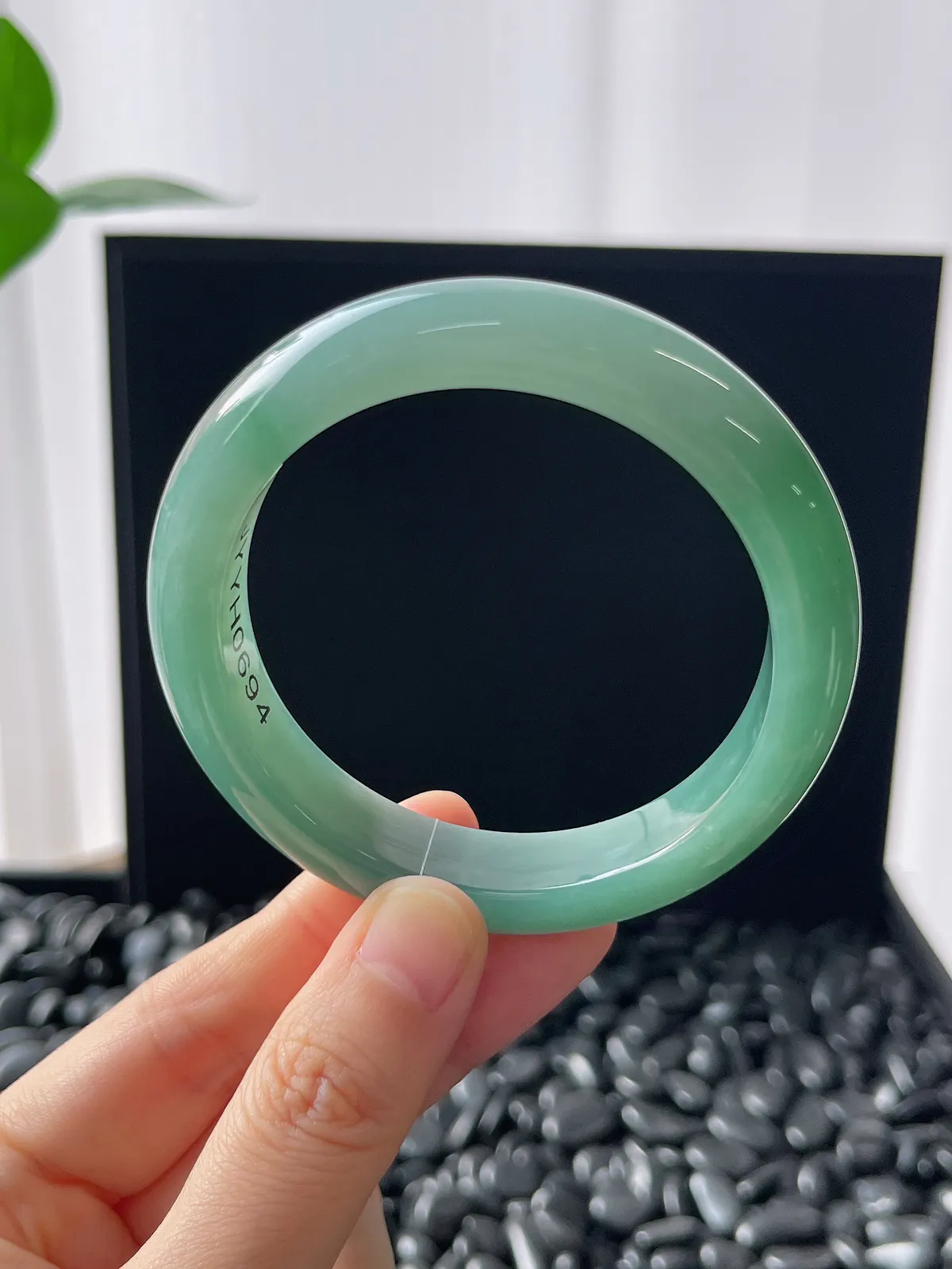 正圈54.7圈口，翡翠冰糯种绿色手镯