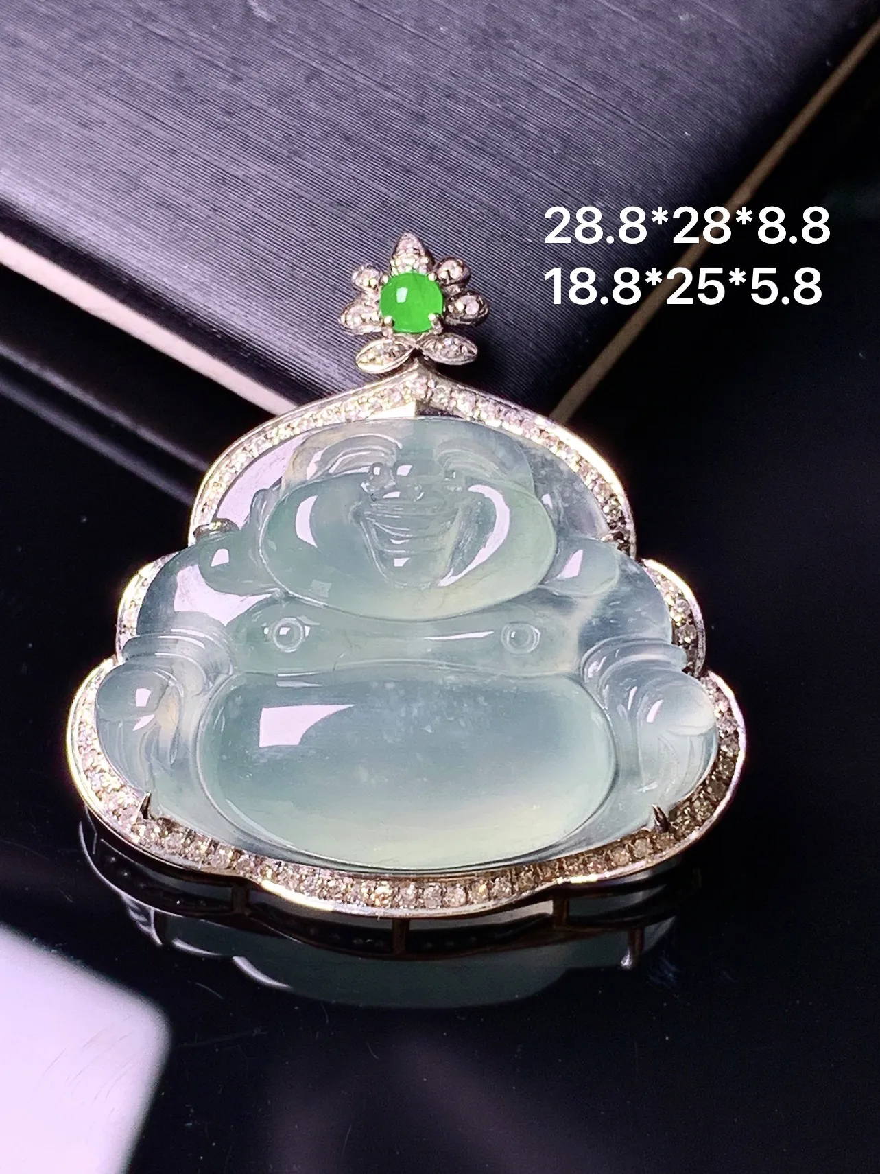 18k金钻镶嵌冰种佛公吊坠 玉质细腻 色泽清新艳丽 整体尺寸28.8*28*8.8