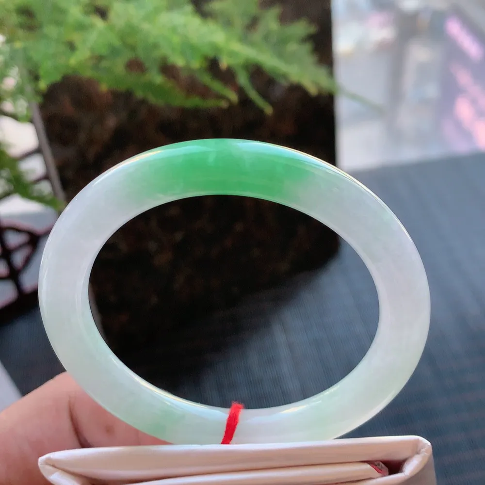 圆条冰糯阳绿 无瑕 尺寸:53.5/8.7 色好🥰🥰