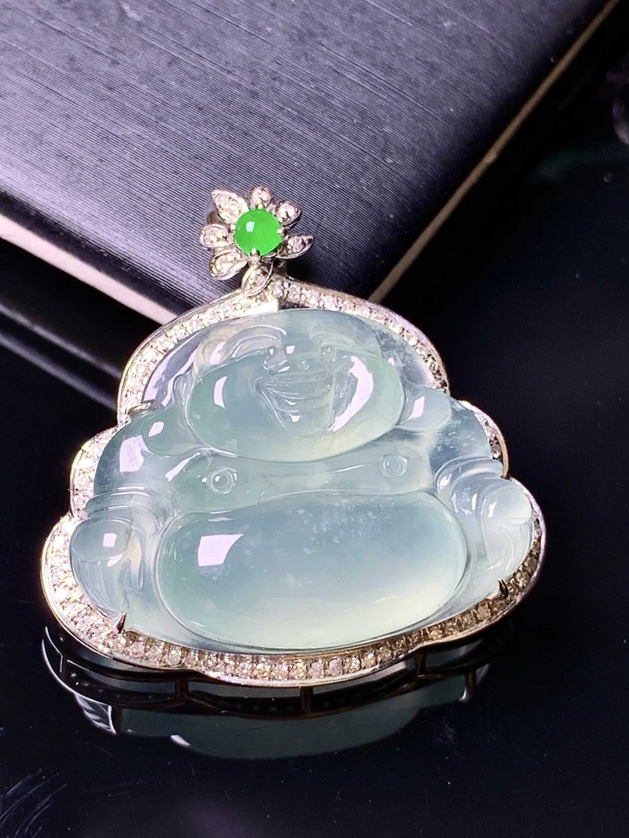 18k金钻镶嵌冰种佛公吊坠 玉质细腻 色泽清新艳丽 整体尺寸28.8*28*8.8