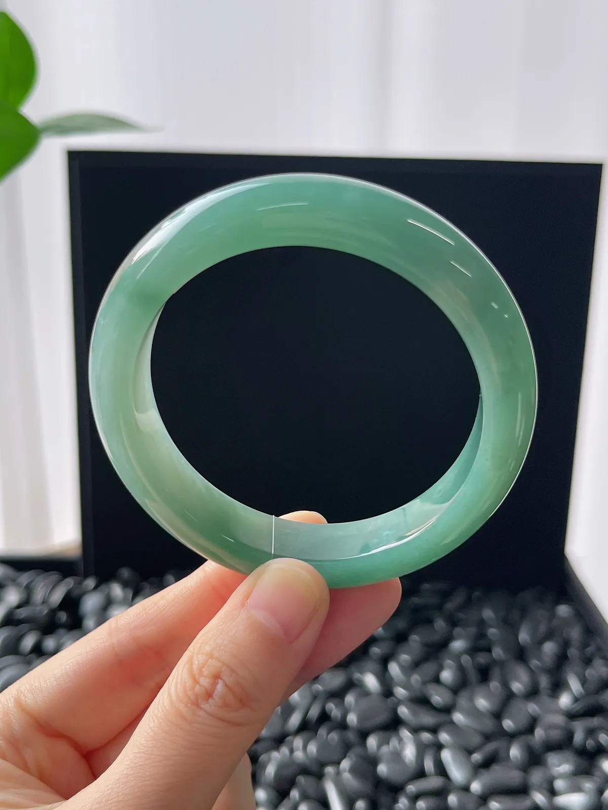 正圈54.7圈口，翡翠冰糯种绿色手镯