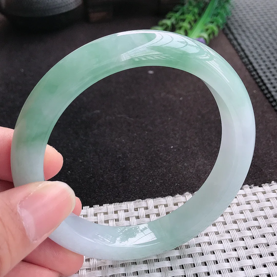 天然A货翡翠63/12.6/9.5老坑冰胶果冻大圈口飘花手镯宽边玉手镯