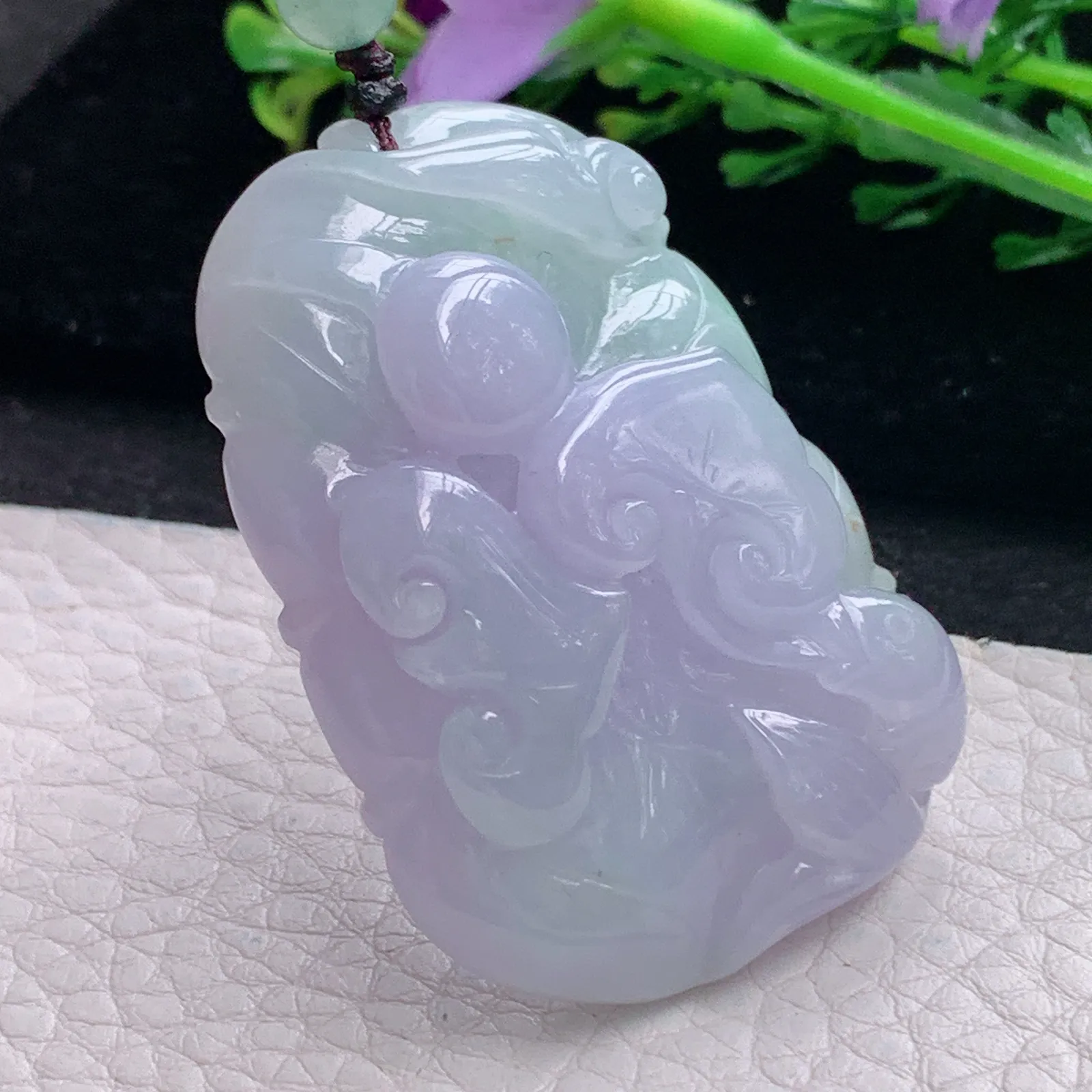 zen自然光47*34.3*11.3天然缅甸翡翠春带彩力争上游玉吊坠 玉挂件