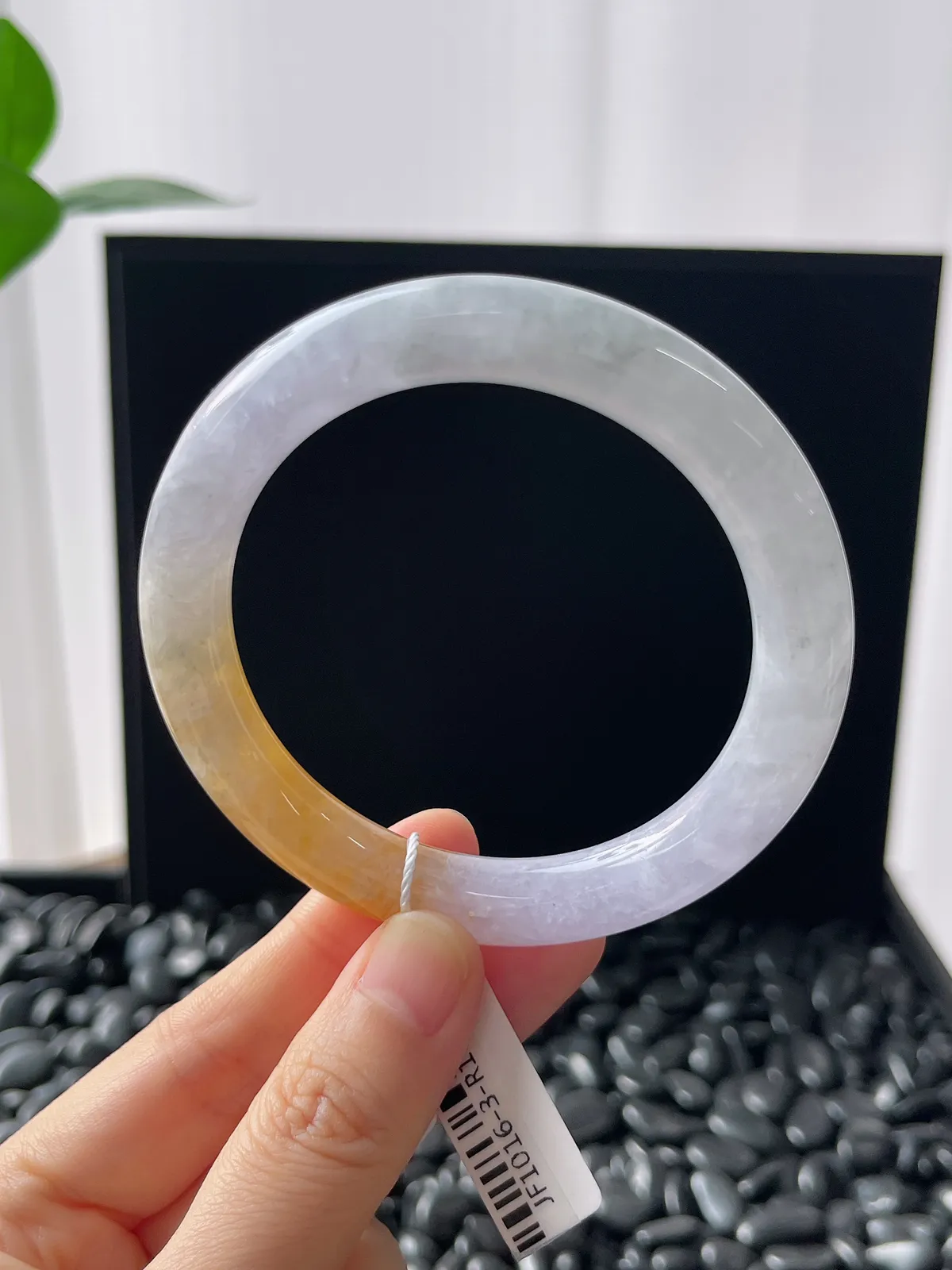 圆镯55.5圈口，翡翠糯化种黄色手镯